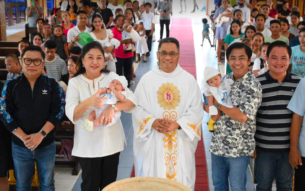 Lapu-Lapu City Mayor Junard Chan and Rep. Cindi King-Chan were among those who acted as sponsors in "Libreng Binyagan ng Bayan 2023."