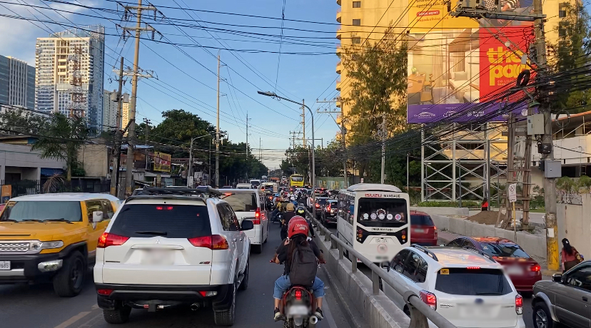 CCTO: Motorists can again do left turns in portion of Ban-Tal area. In photo is the traffic along the Banilad-Talamban road. 