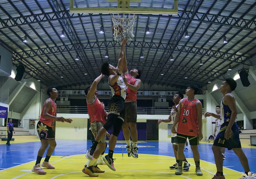Truck N' Trail and Darchy's Commercial players battle for a rebound during their MPBA Season 2: Cebuano Cup game in December 2023.
