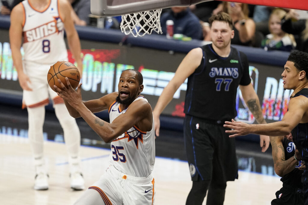 Kevin Durant #35 of the Phoenix Suns makes a move to the basket during the first half against the Dallas Mavericks at American Airlines Center on January 24, 2024 in Dallas, Texas. 