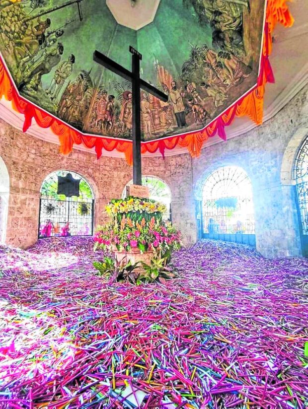 Candles. COLORFUL PILE Unlighted candles left by devotees fill the base of the Magellan’s Cross kiosk in Cebu City on Wednesday, two days after the feast of the Sto. Niño de Cebu. —FERDINAND GADOT