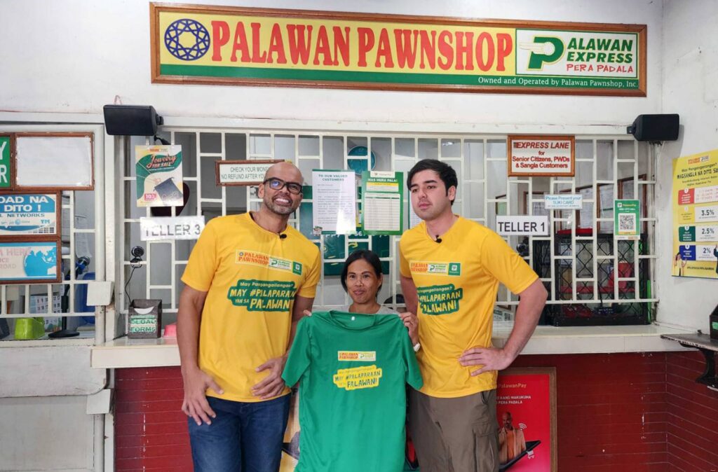 Benjie and Andrei Paras joined by loyal suki of Palawan Pawnshop - Palawan Express Pera Padala during their store visit in Cebu City