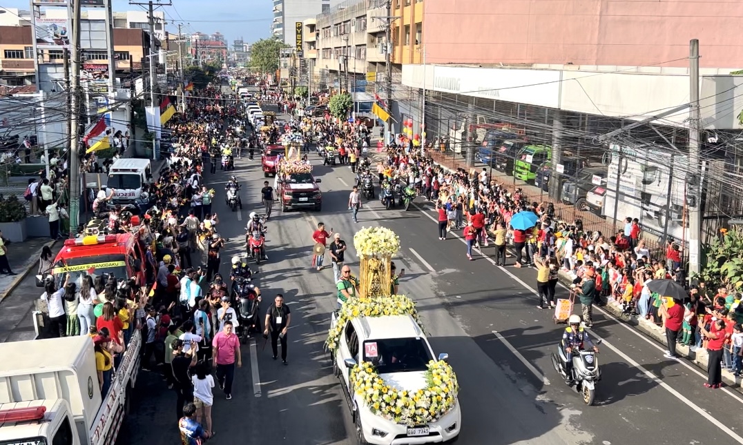 Traslacion 2024: Thousands await as Sagrada Familia is paraded on the ...