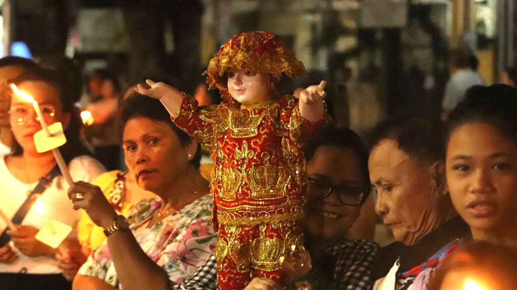 Walk with Jesus. Devotees with their images of the Sto. Nino line the streets along Osmena Boulevard during the procession. | Christian Dave Cuizon