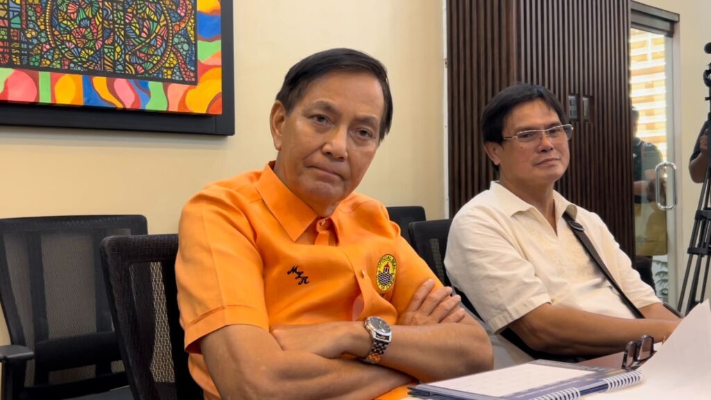 Sinulog sa Dakbayan winners can compete in Sinulog sa SRP, says Rama. In photo is Cebu City Mayor Michael Rama (left) and Jojo Labella, SFI executive director.
