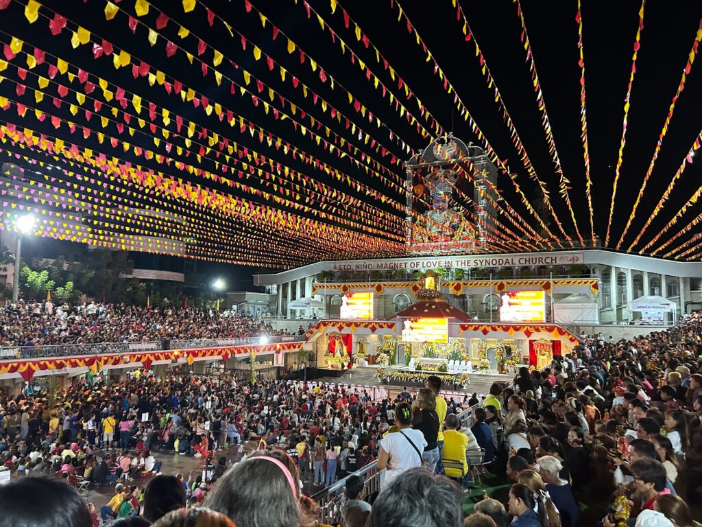 Walk with Jesus: Devotees fill the Basilica as they wait for the image of the Holy Child leading the procession, the Walk with Jesus, from Fuente Osmena. | Morexette Marie B. Erram