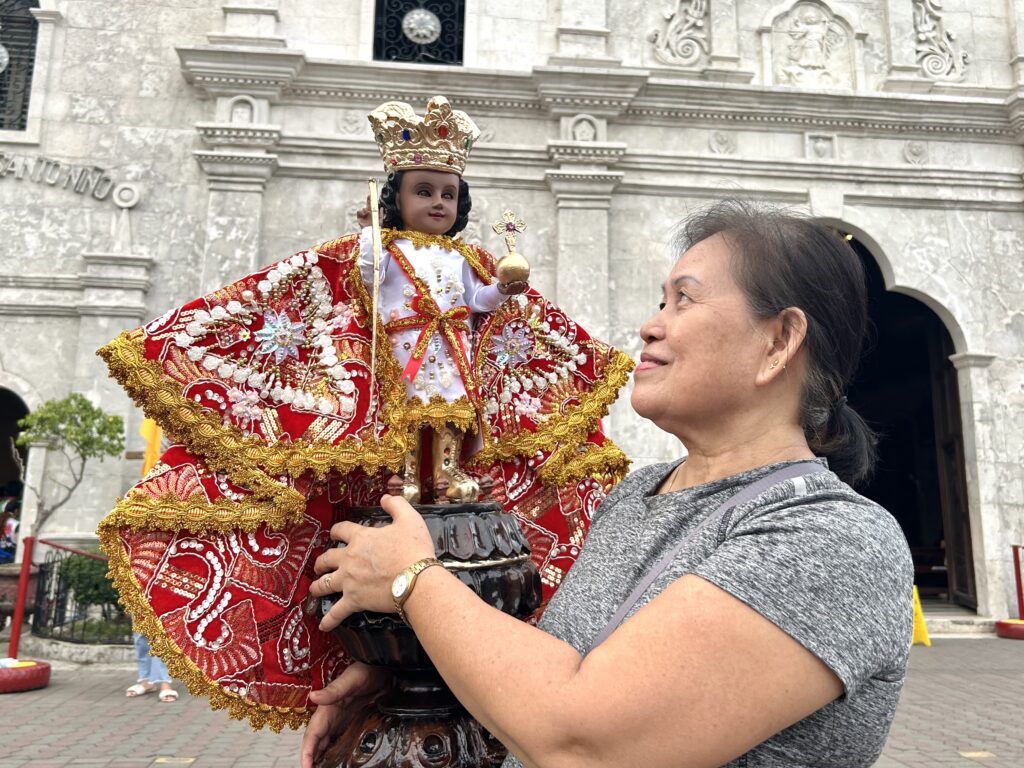 In photo is Bibing Buntilao, who has been a devotee for many years, bringing with her a big image of the Sto. Niño.