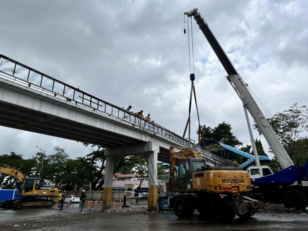 Skywalks in Cebu City: Rama wants to remove these, replace with underpasses