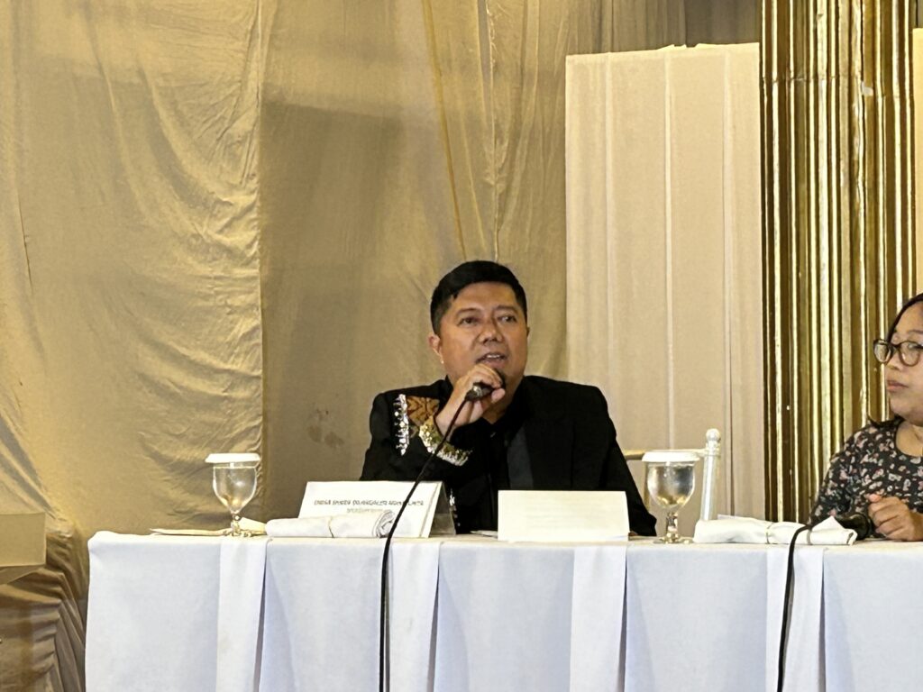 Unregistered voters can start registering on Feb. 12 for May 2025 midterm elections. A photo of Comelec Cebu spokesperson holding a microphone in a news forum