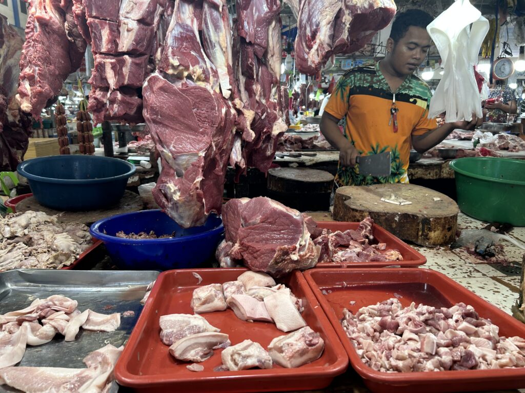 Market Prices Cebu. Fresh cuts of meat are ready for customers planing to cook a satisfying dish for meat. | Emmariel Ares
