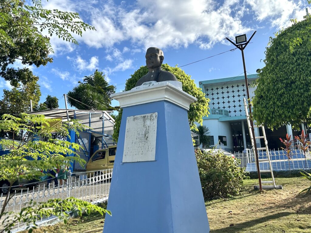 Visita Iglesia 2024: San Isidro Labrador Parish Holy Week 2024. In photo is the bust of the founder of the San Isidro Labrador Parish seen at the front of the entrance of the church. | Emmariel Ares