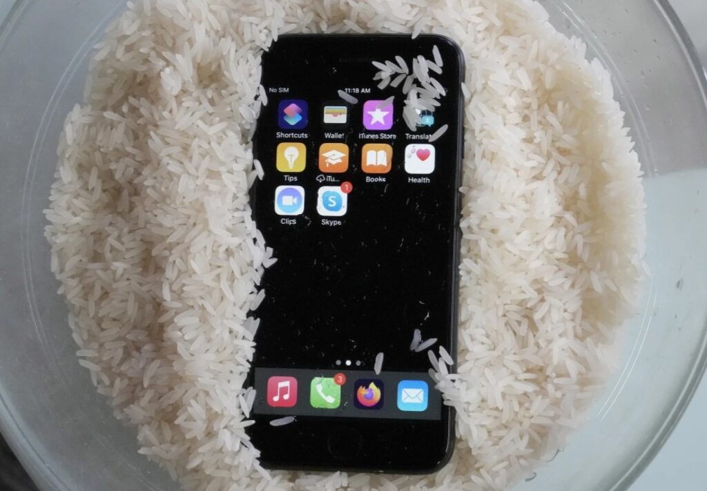 Smartphone placed in a bowl of rice.