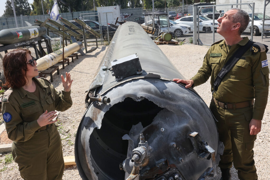 Israel vows to retaliate against Iran: Here are the risks of this action. Israeli military spokesman Rear Admiral Daniel Hagari (right) and his deputy Masha Michelson pose next to an Iranian ballistic missile which fell in Israel on the weekend, during a media tour at the Julis military base near the southern Israeli city of Kiryat Malachi on April 16, 2024. |AFP
