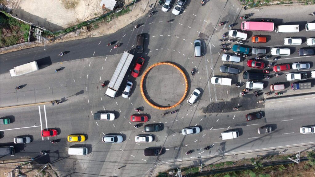 'Experimental rotunda’: Motorists hit "roundabout" in UN Avenue .n Mandaue,
