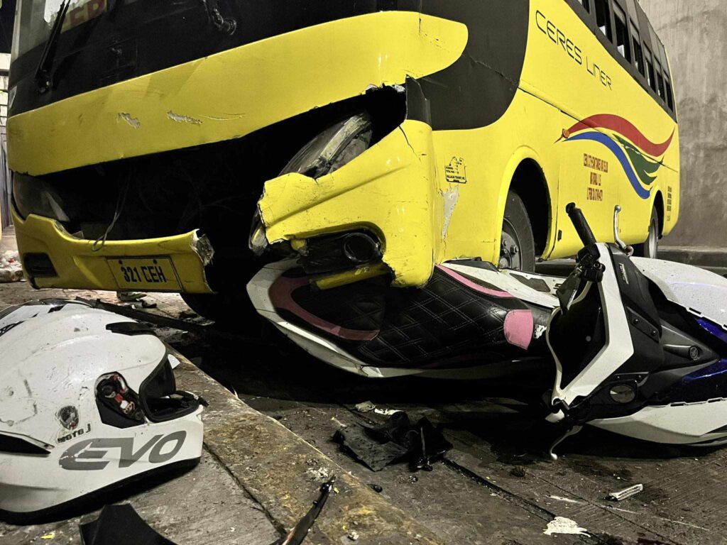Look: Cebu City accidents. A motorcycle is stuck under the front of a Ceres Bus in the Mambaling Underpass in Barangay Mambaling, Cebu City at past 5 a.m. today, April 22. | Contributed photo via Paul Lauro
