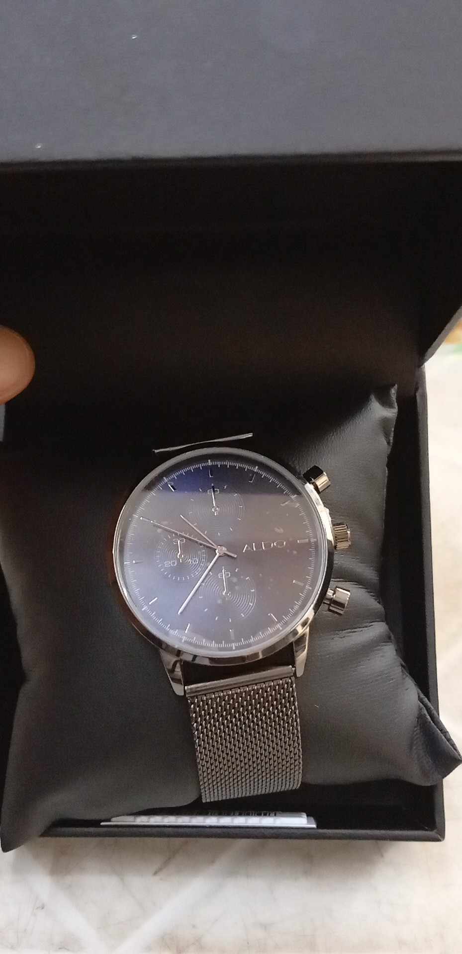 Dad tries to steal watch in Cebu City mall, gets caught, lands in jail. This is the watch that a 29-year-old man tried to allegedly steal from a mall at the South Road Properties (SRP) on Saturday, April 27. | Paul Lauro