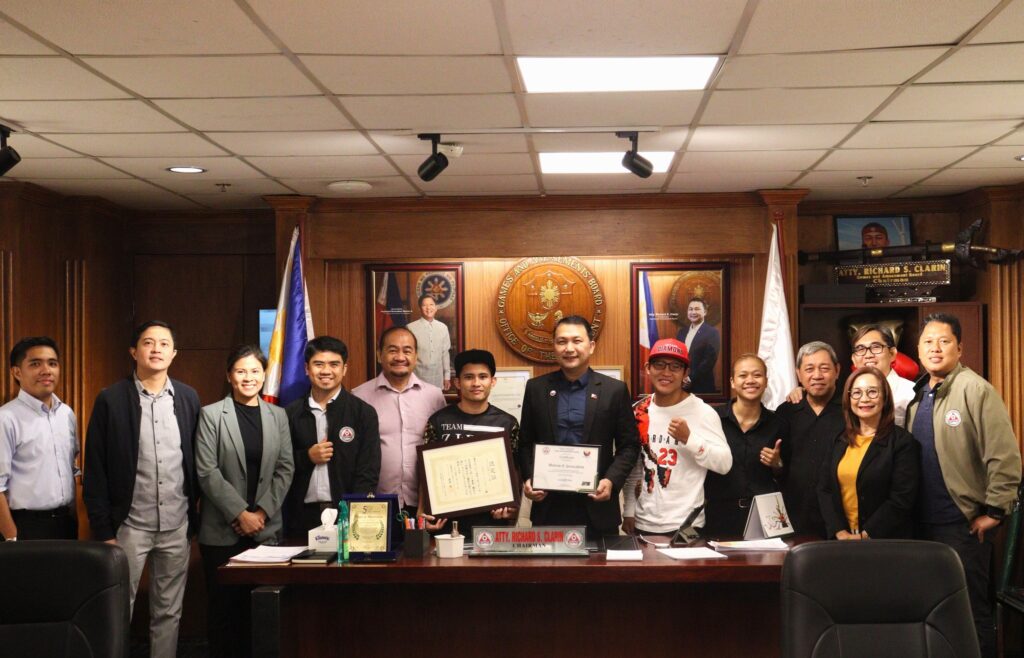 World champ Jerusalem is GAB's ‘Boxer of the Month’. GAB officials join Melvin Jerusalem (sixth from left) during his courtesy visit there earlier this week. | Photo from GAB