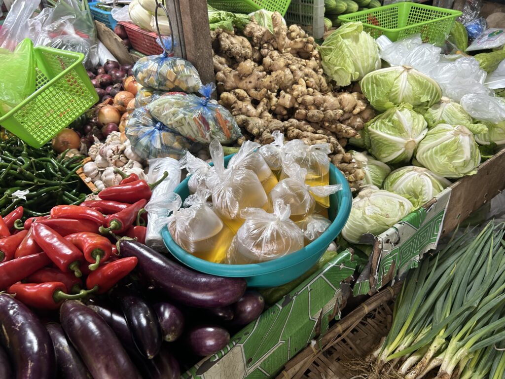 Market Prices Cebu. Fresh vegetables and cooking oil are also available at the Mandaue City Public Market. | Emmariel Ares