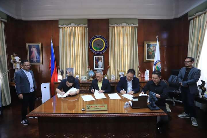Mandaue: Free Wi-Fi in public, private areas. Mandaue City Mayor Jonas Cortes signs the agreement with private firms for its free Wi-Fi project. | Mary Rose Sagarino