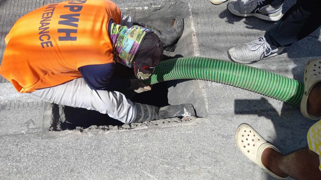 Personnel of the Mandaue City Engineering Office and the DPWH 6th District Engineering Office desilted and declogged manholes along A.S Fortuna St. in Mandaue City on Tuesday, May 21. 