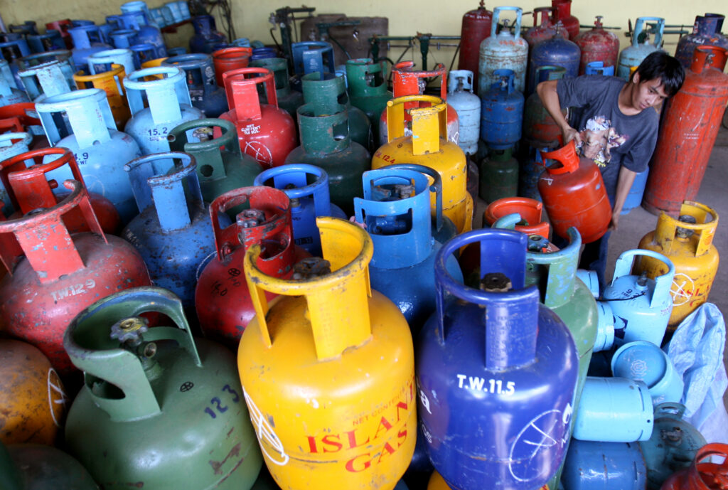 Price cut: 11-Kg LPG gets more than P1 price rollback