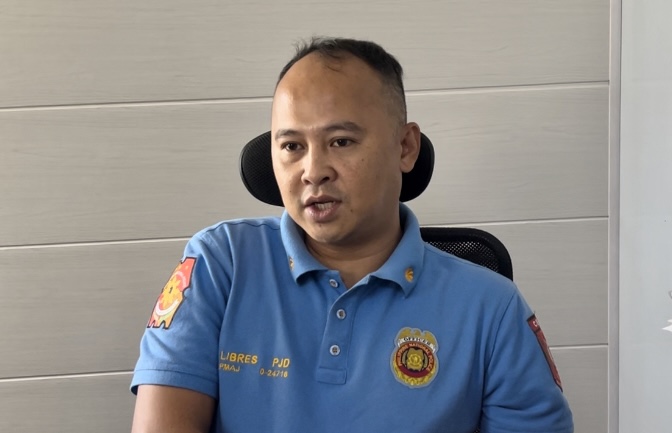‘Lewd act’ at mall in Cebu City: Public's help to catch culprit sought. In photo is Police Major Philip John Libres, chief of Carbon Police Station.