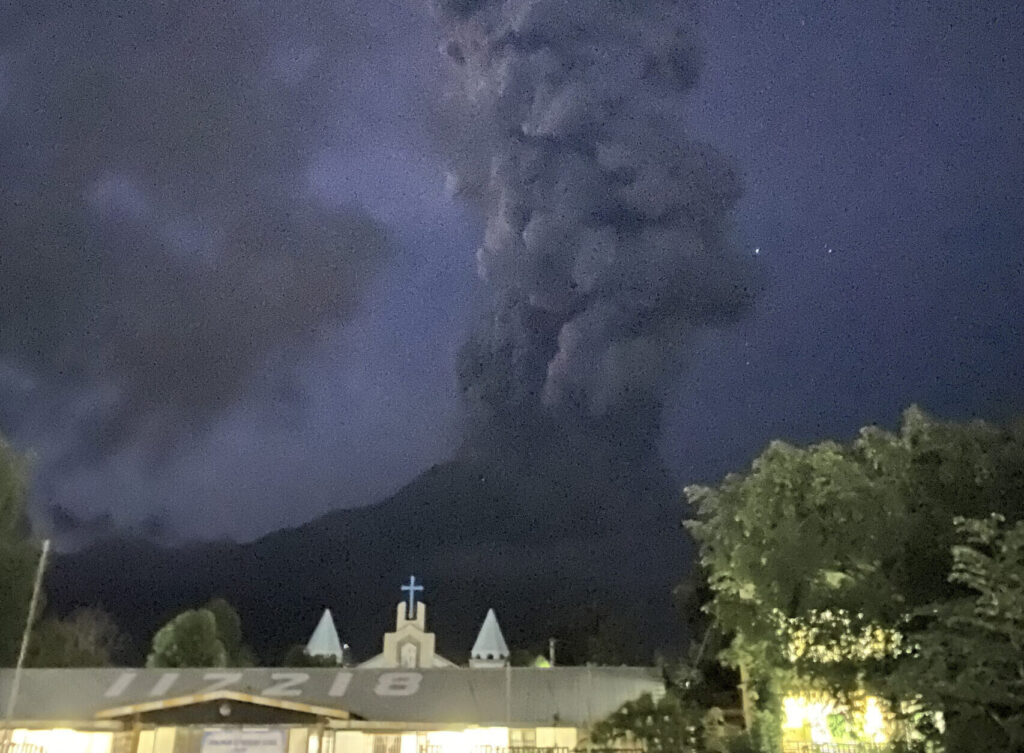 Kanlaon volcano eruption: NDRRMC says 1,888 individuals in 20 villages affected in Western Visayas and Central Visayas. This handout photo courtesy of Dollet Demaflies shows Mount Kanlaon volcano spewing a large plume of ash during an eruption as seen from La Castellana town, Negros occidental province, central Philippines on June 3, 2024. (Photo by Handout / Courtesy of Dollet Demaflies / AFP)