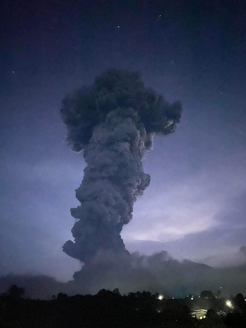 Kanlaon volcano eruption