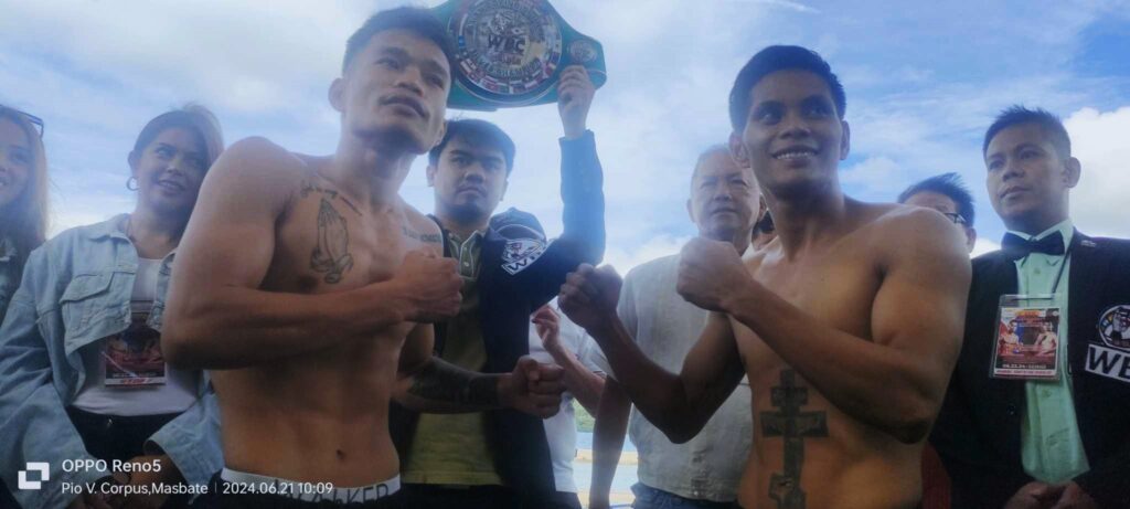 Santisima, Thai foe ready for ‘Bakbakan sa Masbate 2’ mainer. Esneth Domingo (left) and Enrique Magsalin (right) strike a pose during the weigh-in for their WBC Asia flyweight title bout. | Contributed photo.
