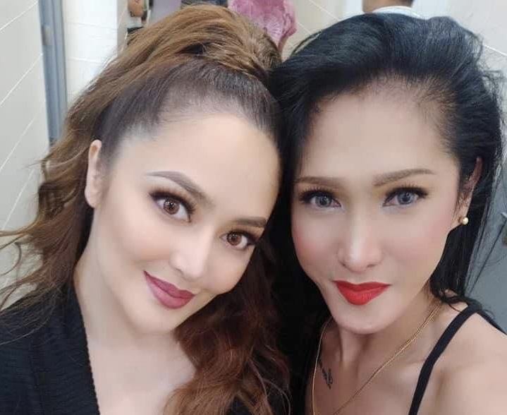 Karren poses for a picture with Filipina actress and singer Jessa Zaragosa. | Contributed photo