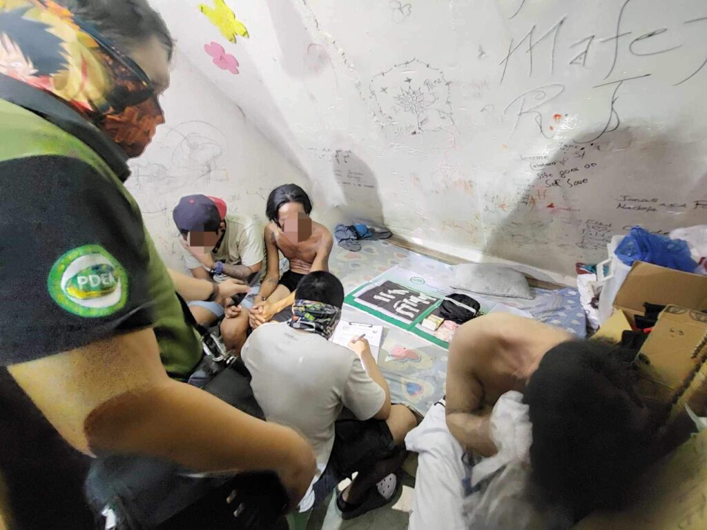 Cebu City drug den in Barangay Labangon, shut down, 3 suspects arrested