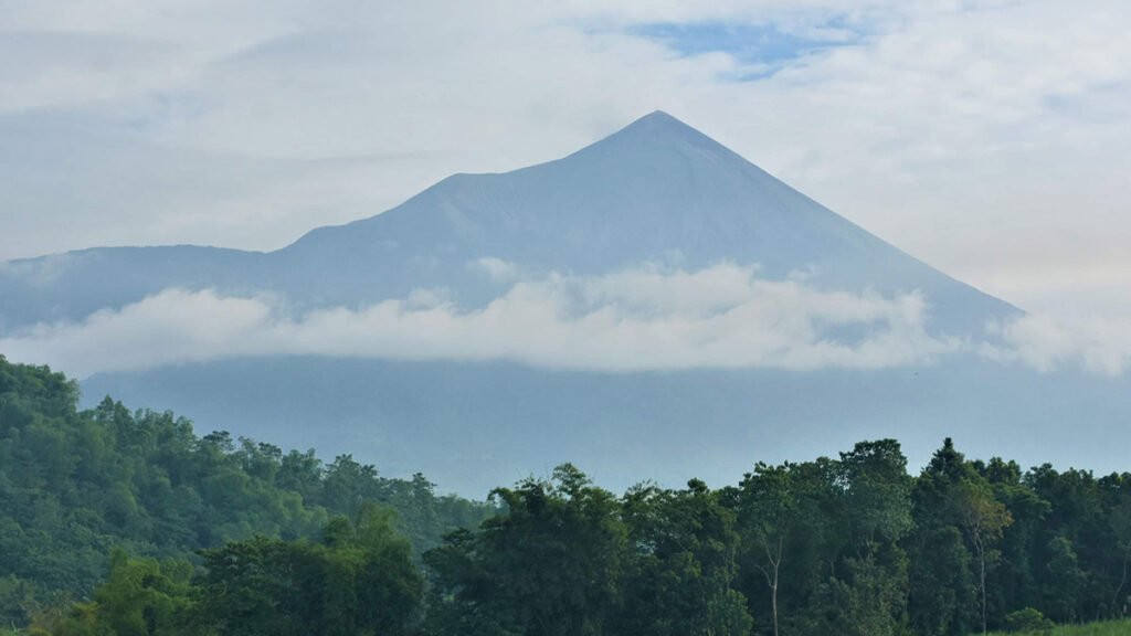 RESTIVE Kanlaon Volcano looks calm in this aerial photo taken on Monday but it remains restive and still under alert level 2, the Philippine Institute of Volcanology and Seismology says in a briefing on Monday. —Richard Malihan/contributor