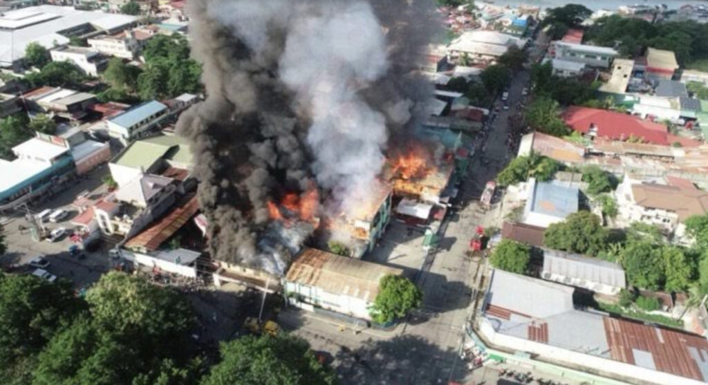 Negros Occ.: Angry janitor says he burned school, mayor’s house. A big fire along Ylagan Street in San Carlos City, Negros Occidental happens on Friday, June 14, 2024. The blaze razes a school and the houses of Mayor Renato Gustilo and that of his late grandfather, Simplicio Ongbontic. PHOTOS COURTESY OF THE SAN CARLOS CITY DISASTER RISK REDUCTION AND MANAGEMENT OFFICE