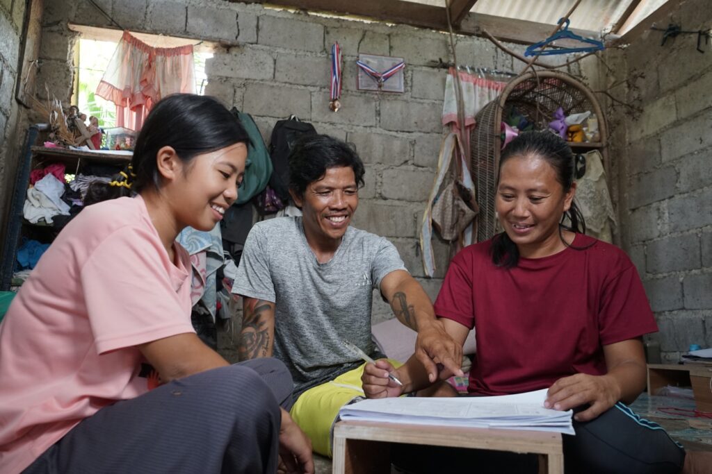The electricity brought Analou’s family closer and rekindled happiness in their household. 