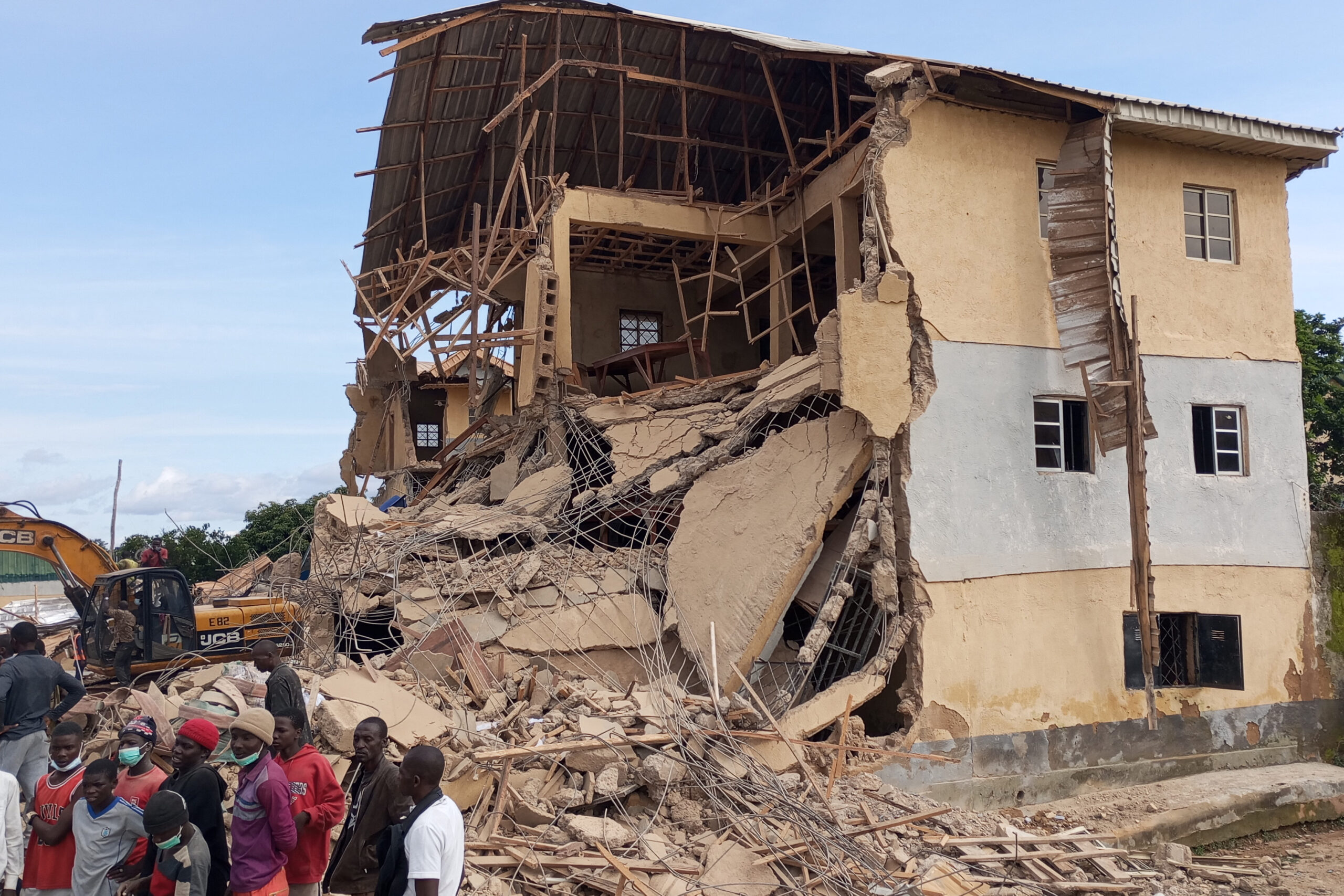 Nigeria school collapse kills at least 16 students