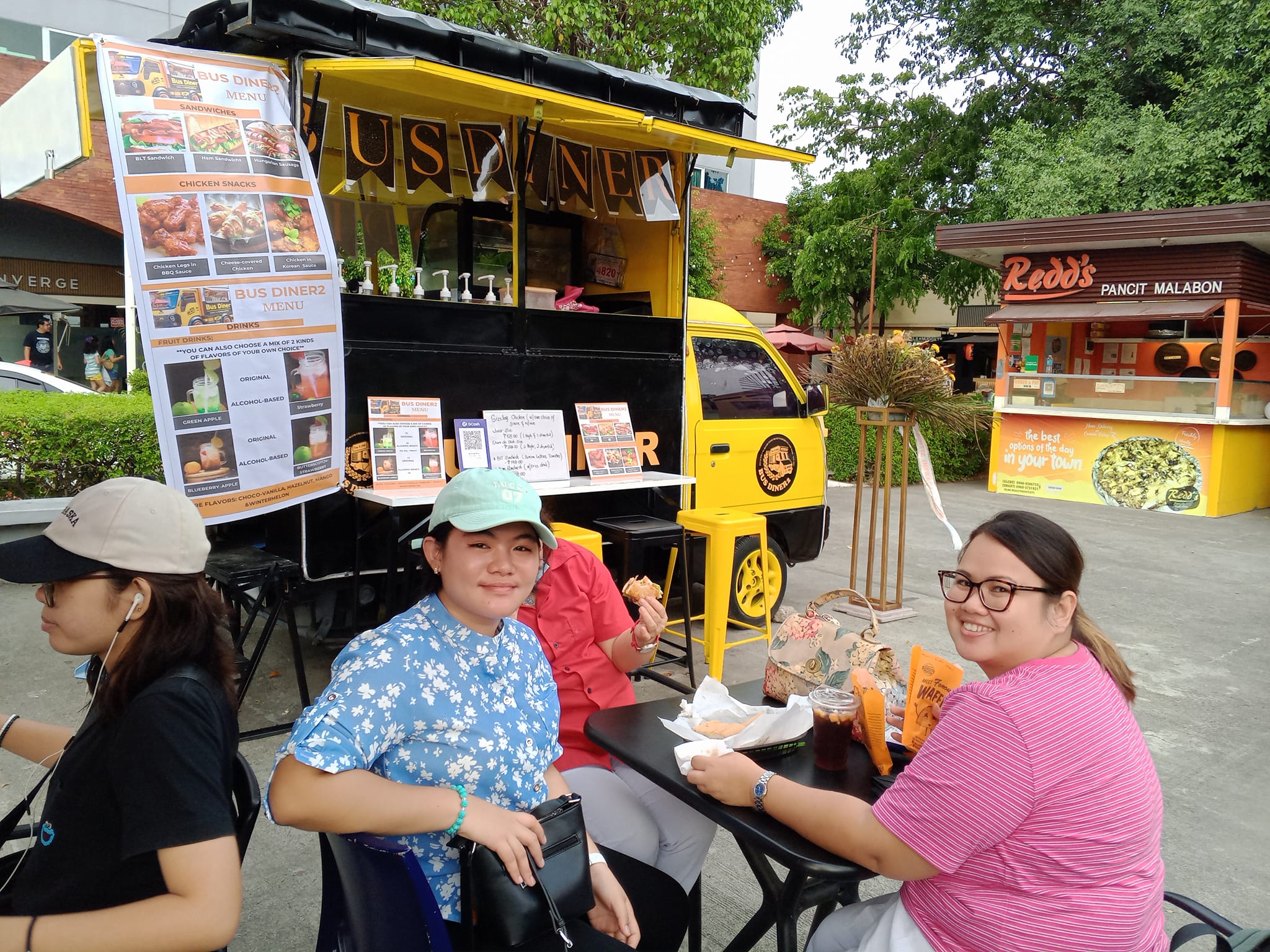 Bus Diner - The Outlets at Pueblo Verde