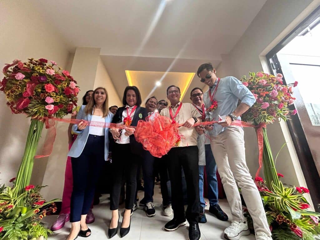 Guba Community Hospital opens after repair upgrade of nearly 6 years. Councilor Jocelyn Pesquera, DOH-7 representative Dr. Sophia Mancao, Cebu City Acting Mayor Raymond Alvin Garcia, and Acting Vice Mayor Dondon Hontiveros pose for a photo for ribbon cutting ceremony in Guba Community Hospital. | CDN Digital photo / Niña Oliverio