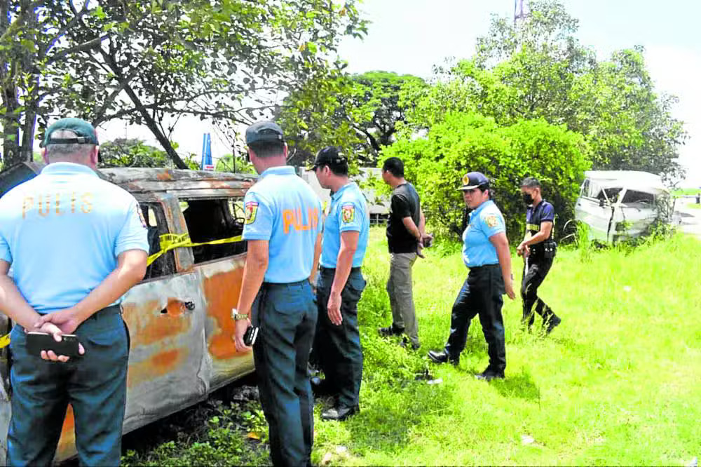 Geneva Lopez, BF’s slay: 5 persons of interest under custody. In photo are Tarlac police officers and Bureau of Fire Protection officials inspecting on June 29 the vehicle of missing beauty pageant candidate Geneva Lopez and her Israeli boyfriend Yitshak Cohen. (Photo courtesy of the Capas municipal police.)