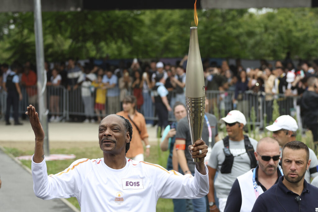 Snoop Dogg carries Olympic torch before opening ceremony in Paris