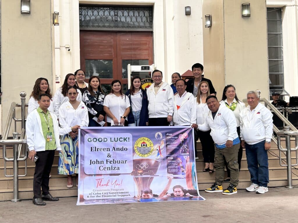 Cebu City cash incentives: P200,000 each to 2 Cebuano Olympians. Cebu City Government officials pose for a photo with Elreen Ando and John Febuar Ceniza’s families and PSC Commissioner Edward Hayco while holding a banner of support to the athletes. | CDN Digital photo | Niña Mae Oliverio