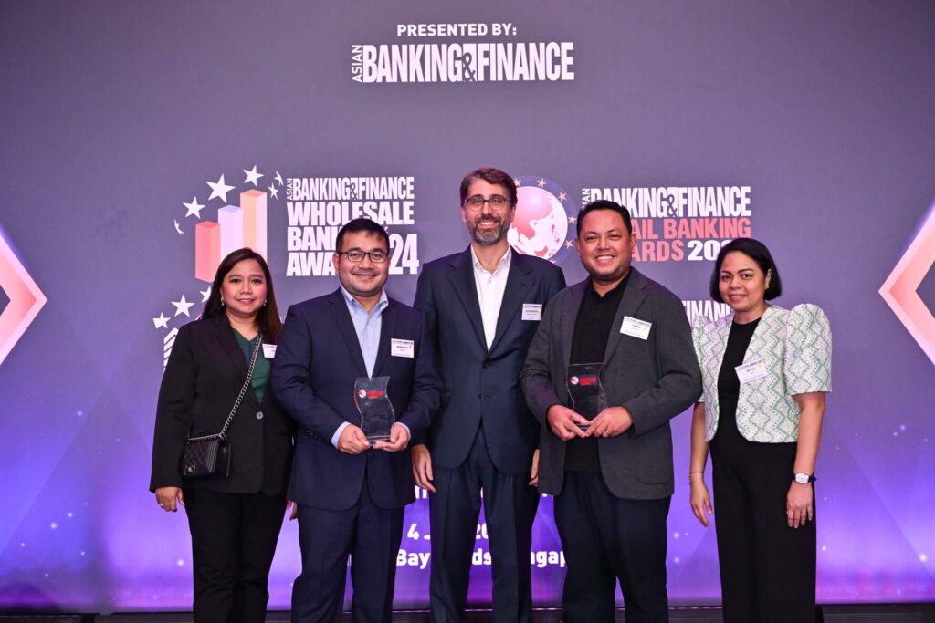 Palawan Group of Companies executives receiving the Financial Inclusion and New Fintech Product Awards at the Asian Banking and Finance (ABF) Fintech Awards. From left to right_ Browne Communications’ Business Development Director, Amby M