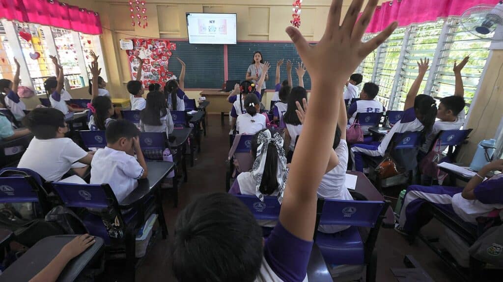 DepEd-7 says 1.7M students enrolled, hopes to still hit 2M target. classes-2024