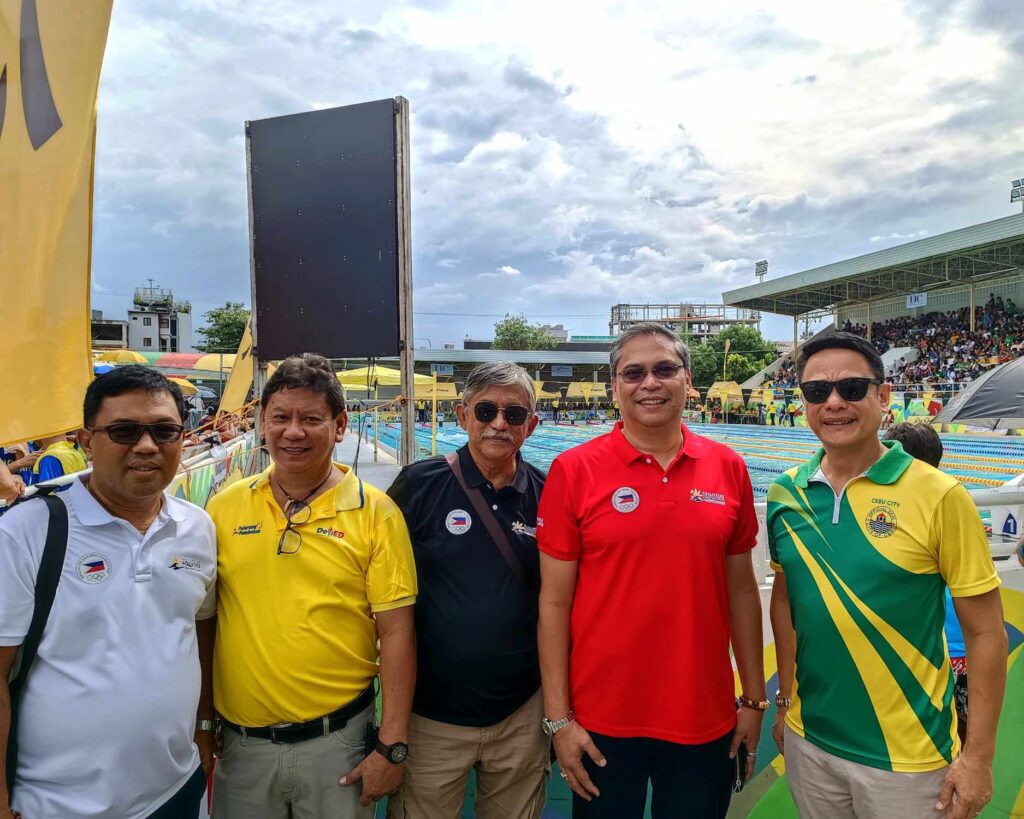 PAI president and congressman Eric Buhain (in red shirt) joins Cebu City Sports Commission (CCSC) chairman John Pages (rightmost) along with PAI vice president Jessie Arriola and fellow PAI officers pose for a group photo in front of the CCSC pool