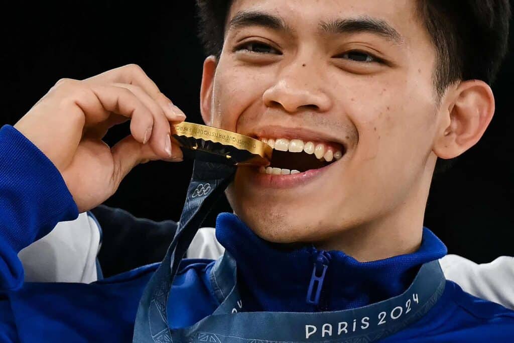 Carlos Yulo wins gold with powerful performance in floor exercise