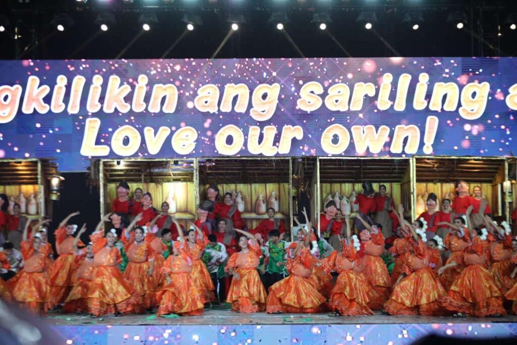 Pasigarbo sa Sugbo 2024: Borbon’s 'glitch' prank amuses audience. In photo is the Borbon contingent performing at the Pasigarbo sa Sugbo 2024. 