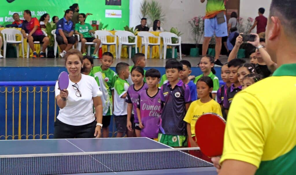 Erne Jawad Cup organizer Jessica Honoridez shows how to play table tennis during the opening ceremony at the Cebu Coliseum in 2023. | Photo from Sugbuanong Kodaker