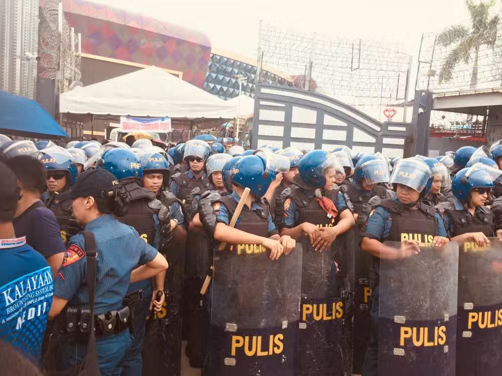 Until Quiboloy is arrested, PNP not leaving KJC compound. In photo are some of the 2,000 policemen at the KJC compound. (INQUIRER/ GERMELINA LACORTE)