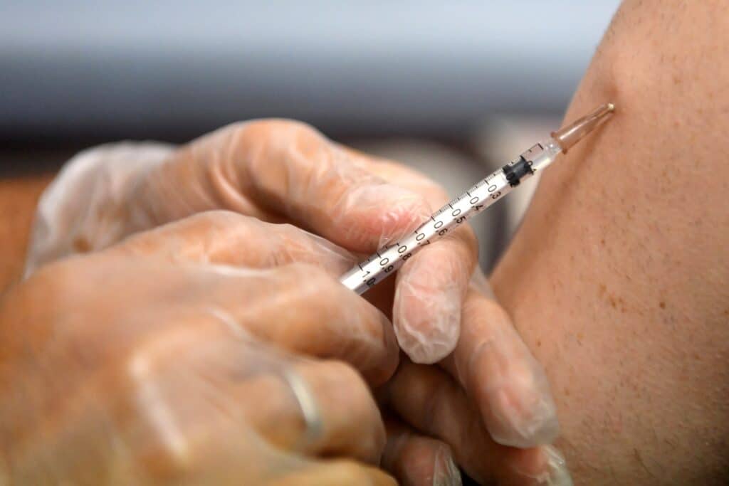 (FILES) This file photo taken on August 10, 2022 shows a pharmacist administering a dose of Imvanex, a vaccine to protect against Monkeypox virus, at a pharmacy in Lille, northern France. | Photo by FRANCOIS LO PRESTI / AFP