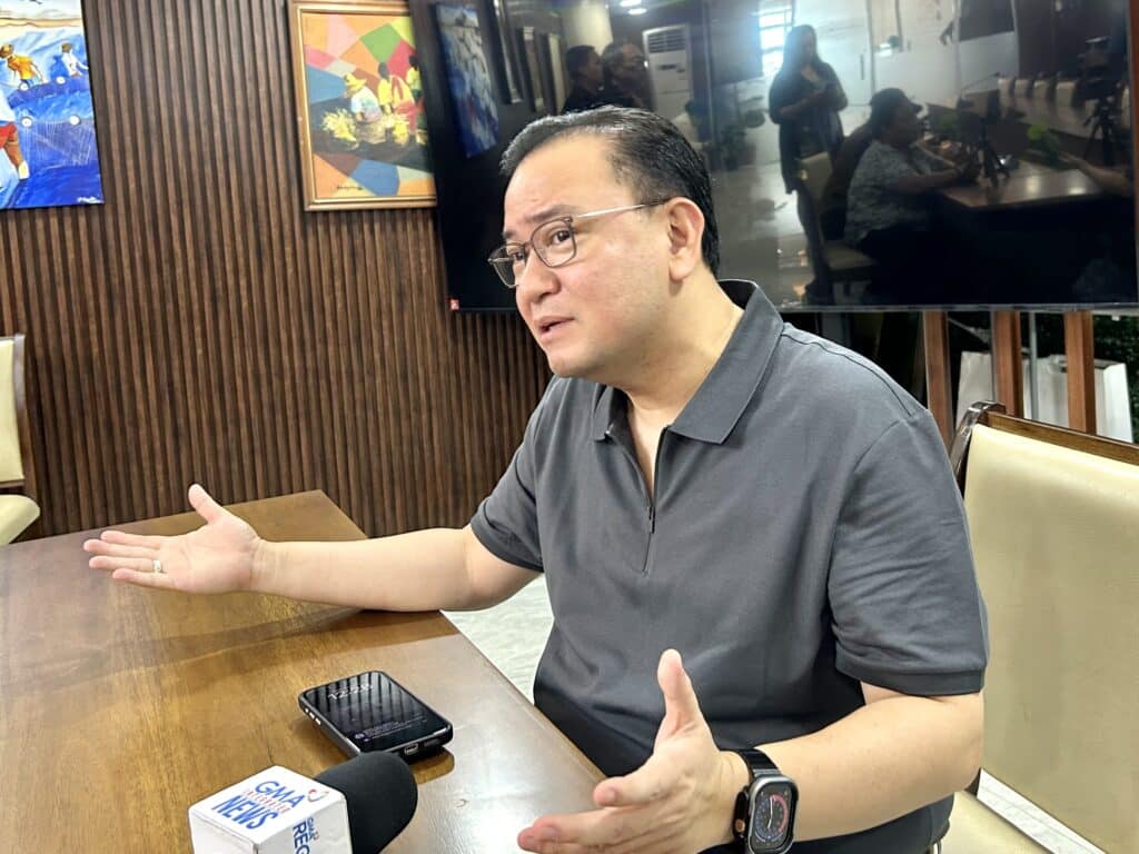 Garcia to Binaliw landfill operators: Show me solutions in a week. Cebu City Acting Mayor Raymond Alvin Garcia has ordered Binaliw Landfill operators to give him solutions to waste, odor problems in facility. [FILE PHOTO/Emmariel Ares]