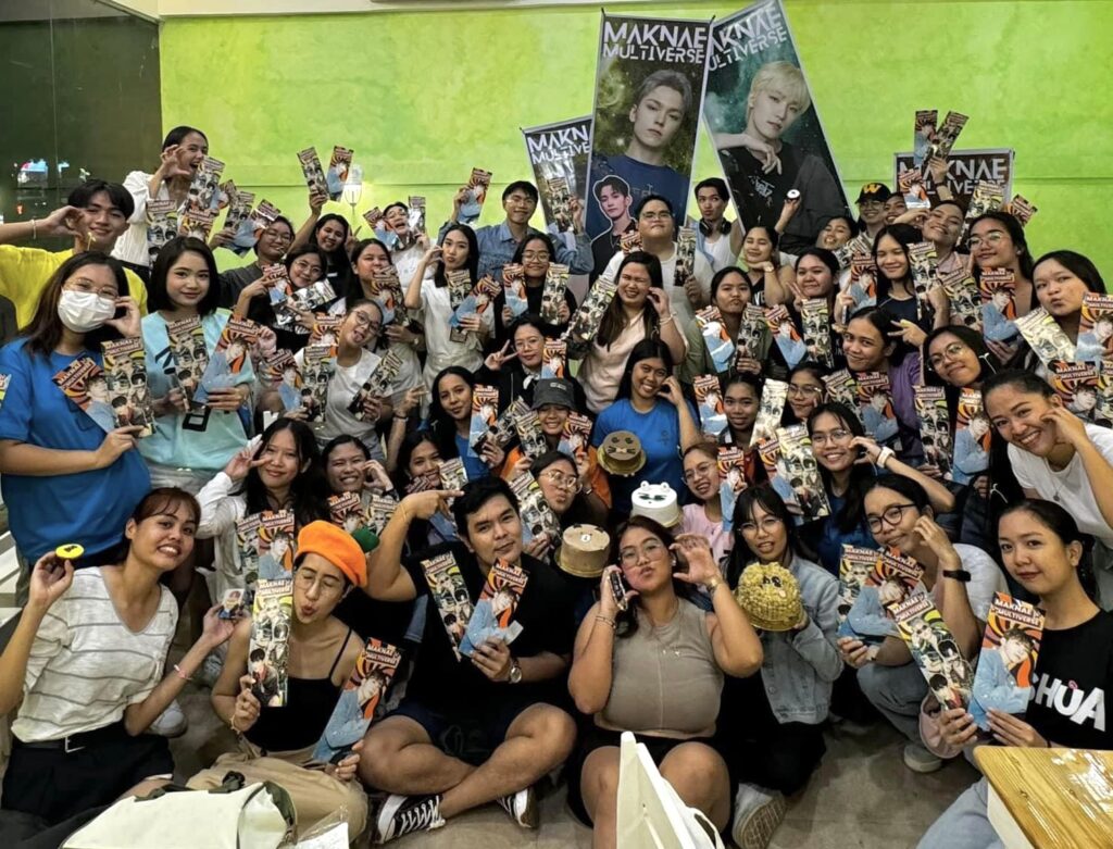 In photo is Shan with all the attendees of a fan event organized by her group.